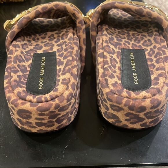 Good American Chain Platform Slide Sandal Leopard
Size 7 1/2 - Picture 8 of 12